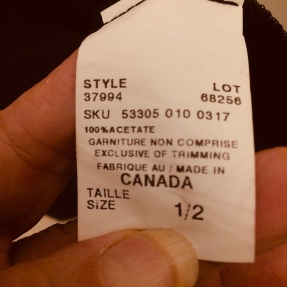 A beautifully enchanting, Le Chateau black asymmetrical skirt size 1/2 - Picture 4 of 6